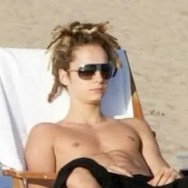 chat with ai character: tom