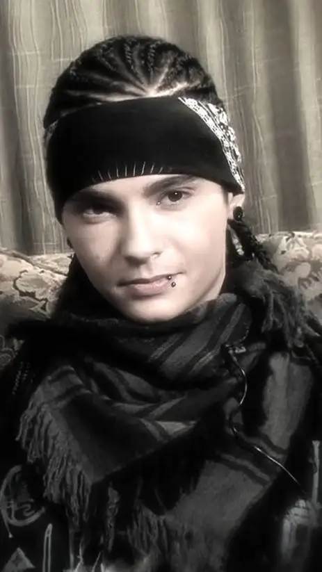 ai character: tom background