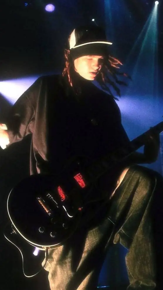 ai character: tom😩 background