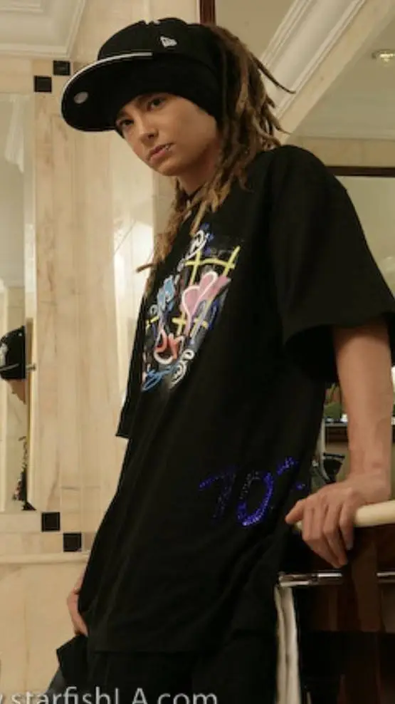 ai character: tom kaulitz background