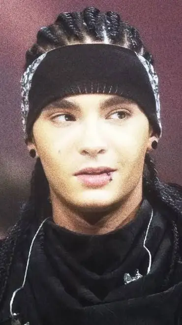 ai character: tom background