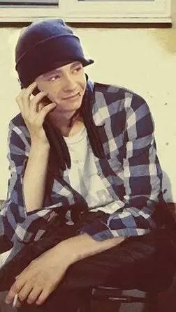 ai character: tom background