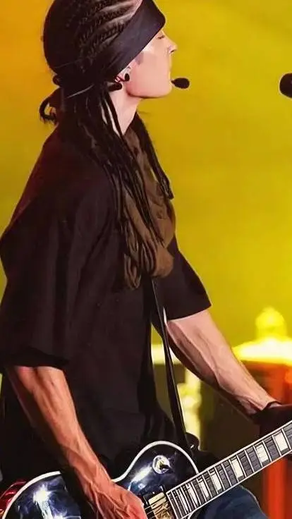 ai character: tom kaulitz background