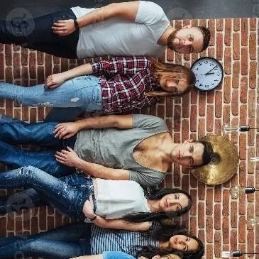 chat with ai character: the friend group