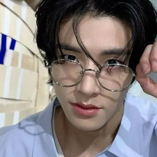 chat with ai character: Sim Jake