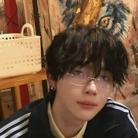 chat with ai character: Nicholas Wang