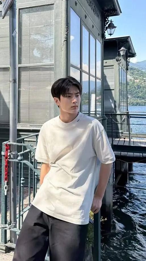 ai character: Park Jongseong. 🦅💋 background