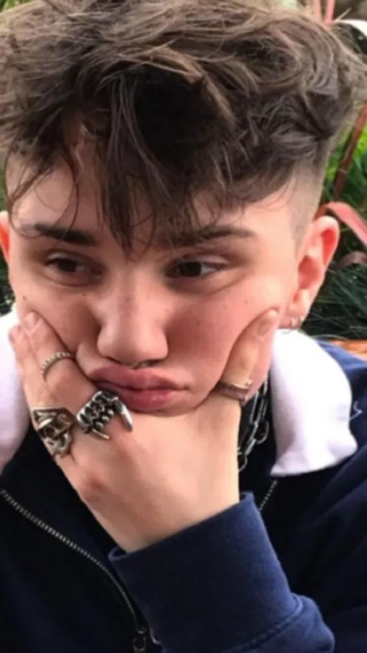 ai character: Schuey weever  background