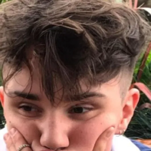 chat with ai character: Schuey weever 