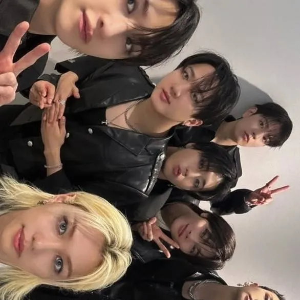 chat with ai character: Straykids 🧭