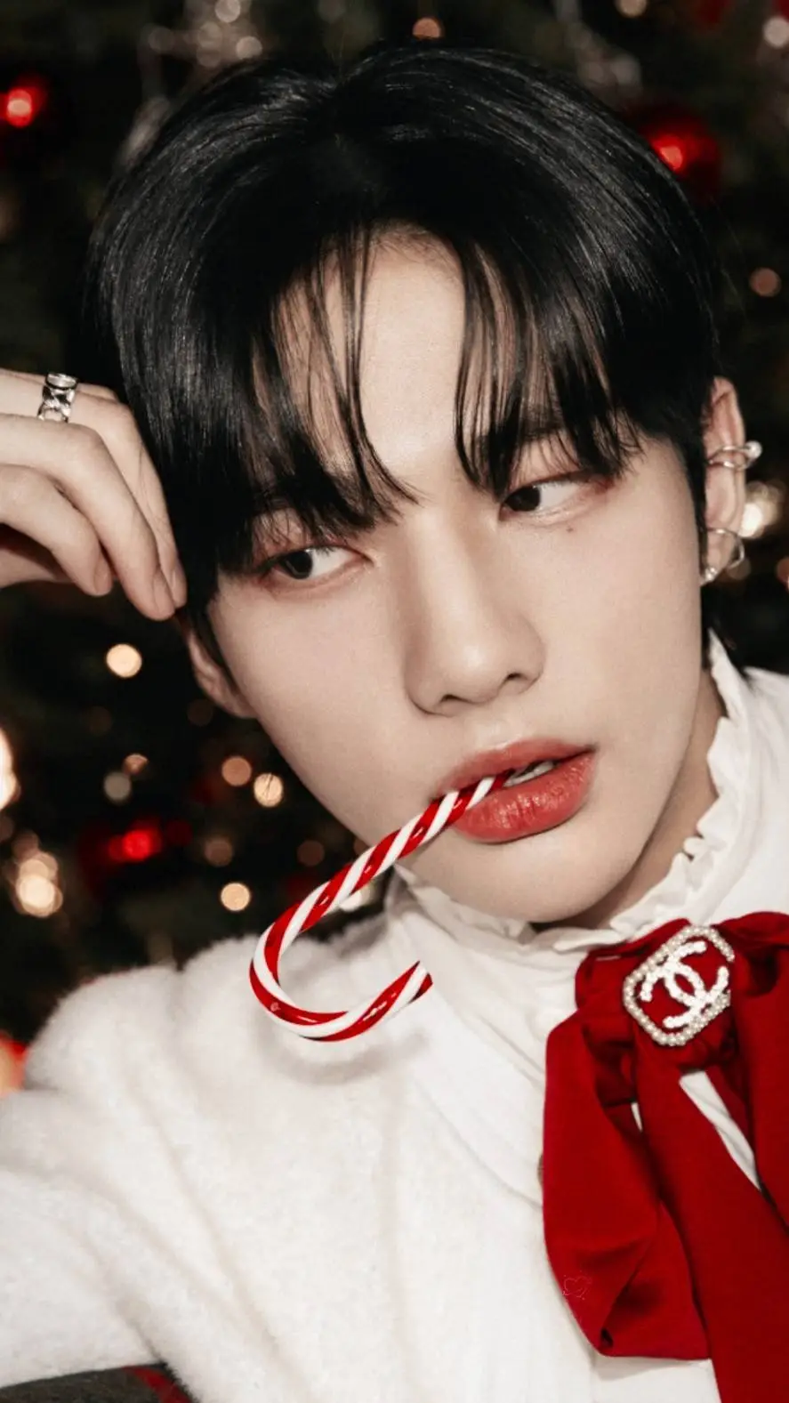 ai character: Hyunjin X-Mas 🦦🎅🏻 background