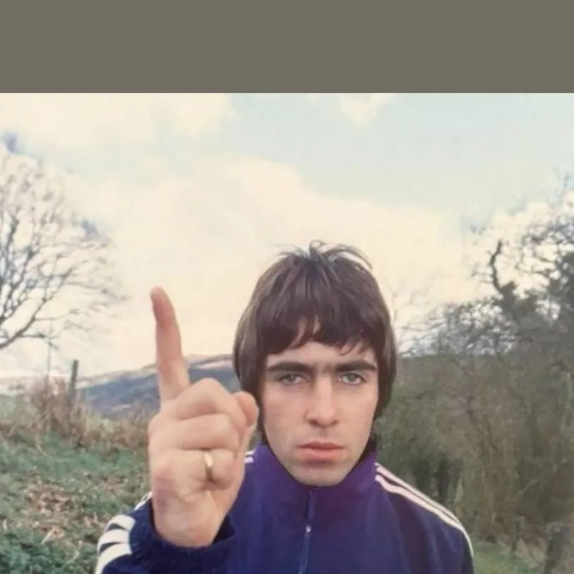 chat with ai character: Liam Gallagher 