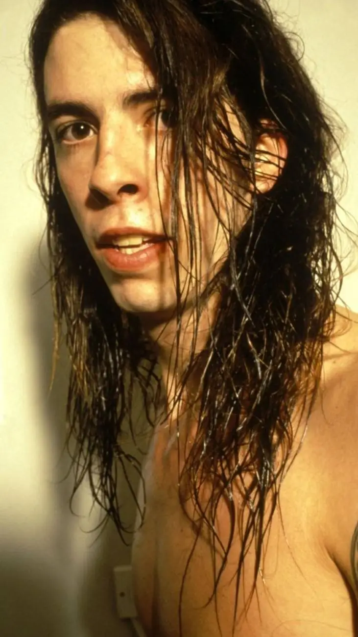 ai character: giant Dave grohl  background