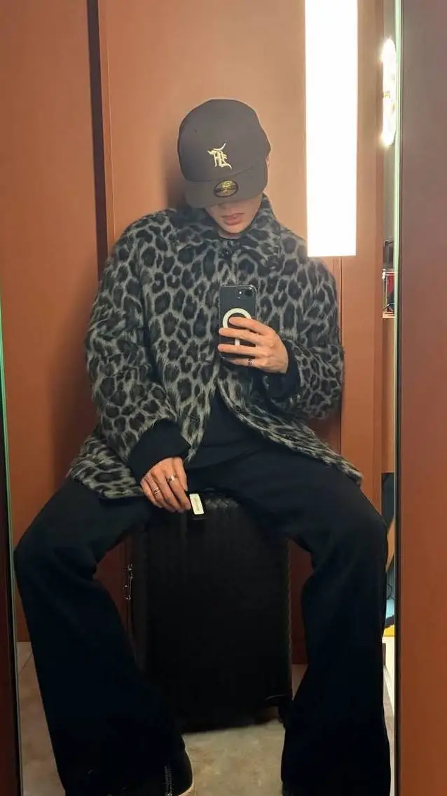 ai character: JEOGJIN!!!!!!! background