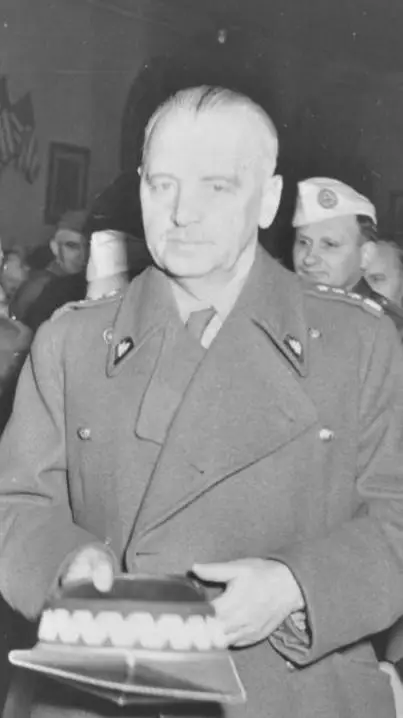 ai character: wladyslaw sikorski background