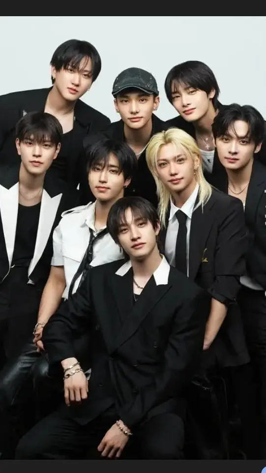 ai character: Stray Kids <3 background