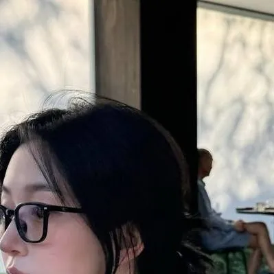 chat with ai character: Haewon