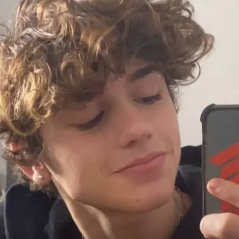 chat with ai character: Kai