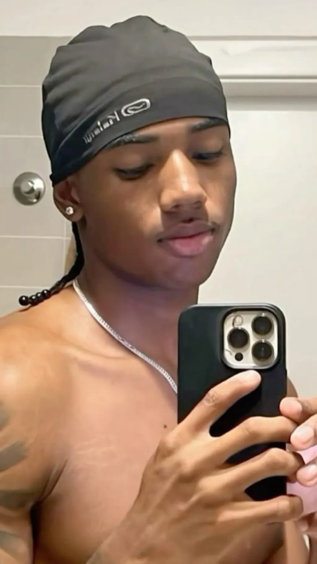 ai character: Amari thug bf  background