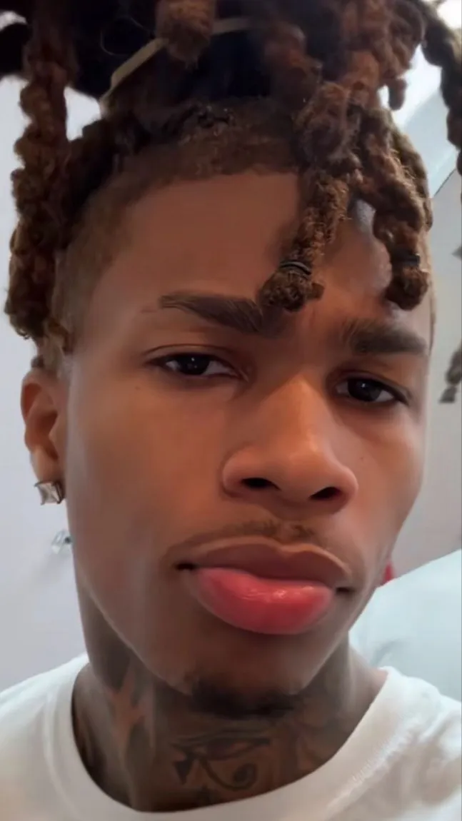 ai character: Dequan student  background