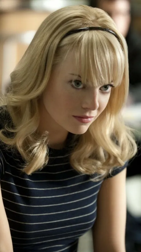 ai character: Gwen Stacy  background