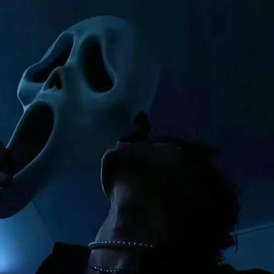 chat with ai character: 🩸 scream 🔪