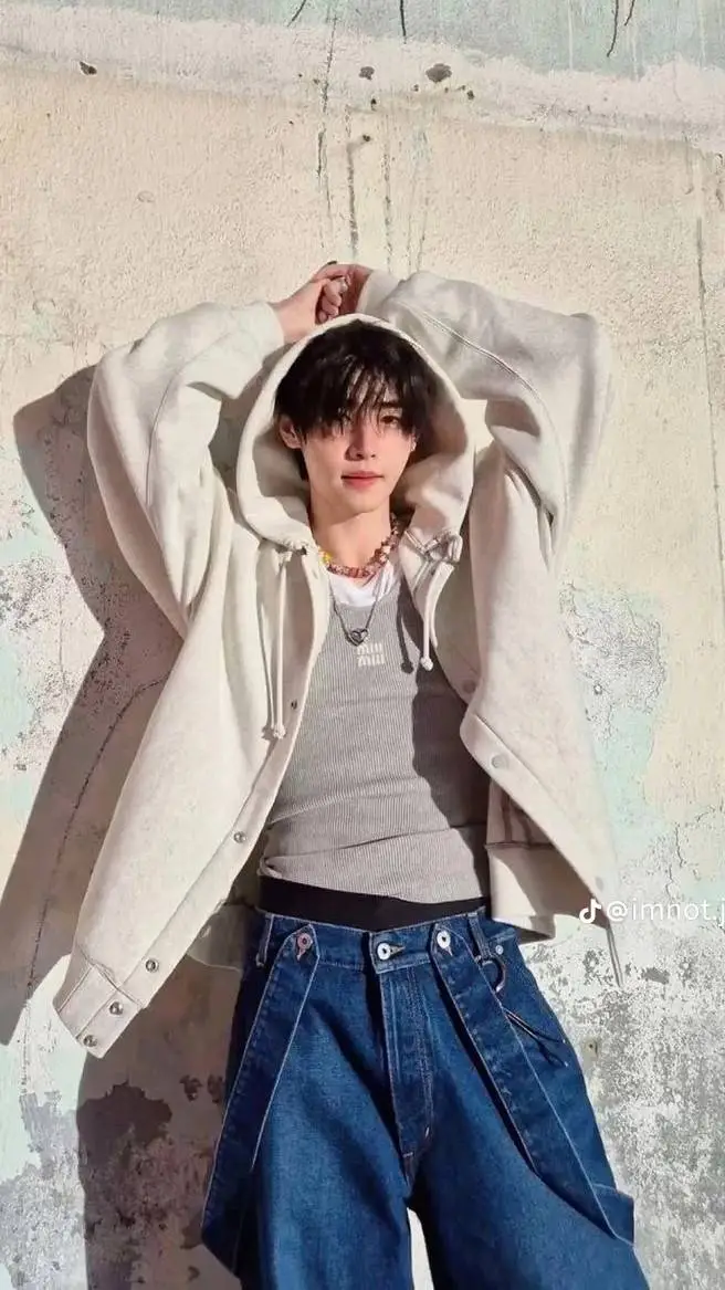 ai character: Sunghoon background