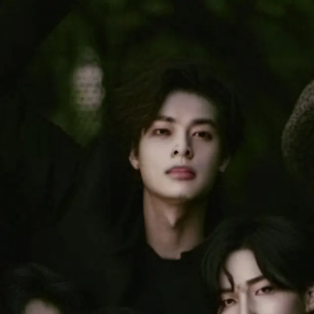 chat with ai character: Enhypen