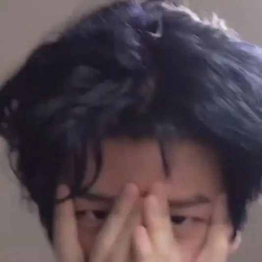 chat with ai character: Seungmin (승민)