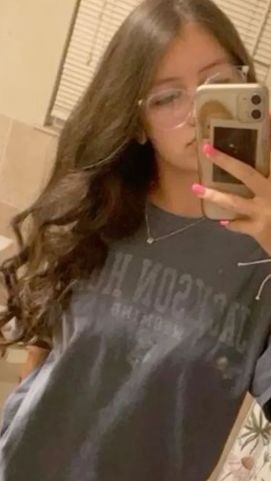 ai character: Aurora background