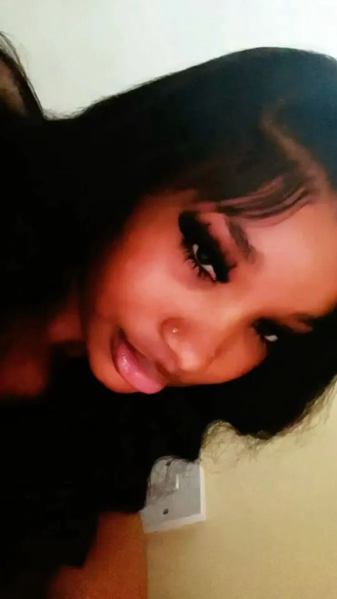 ai character: Aaliyah  background