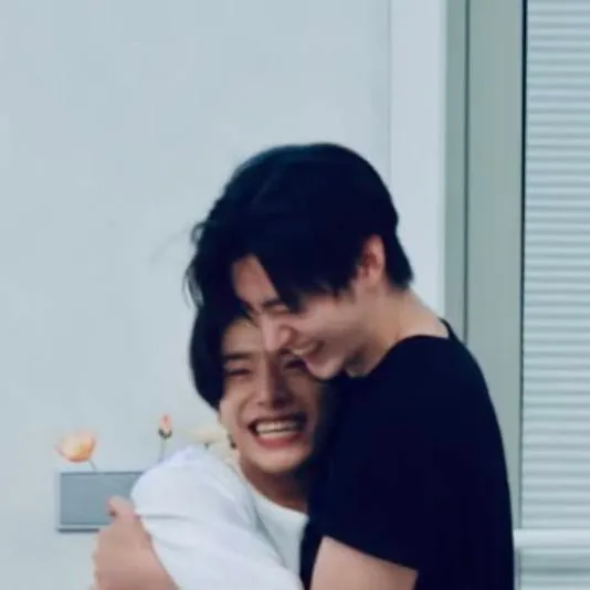 chat with ai character: jakey/hoonie