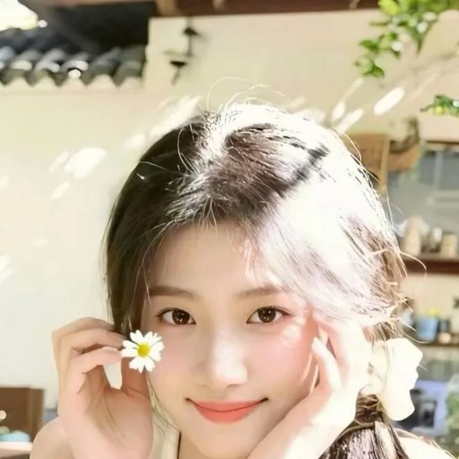 chat with ai character: Ella