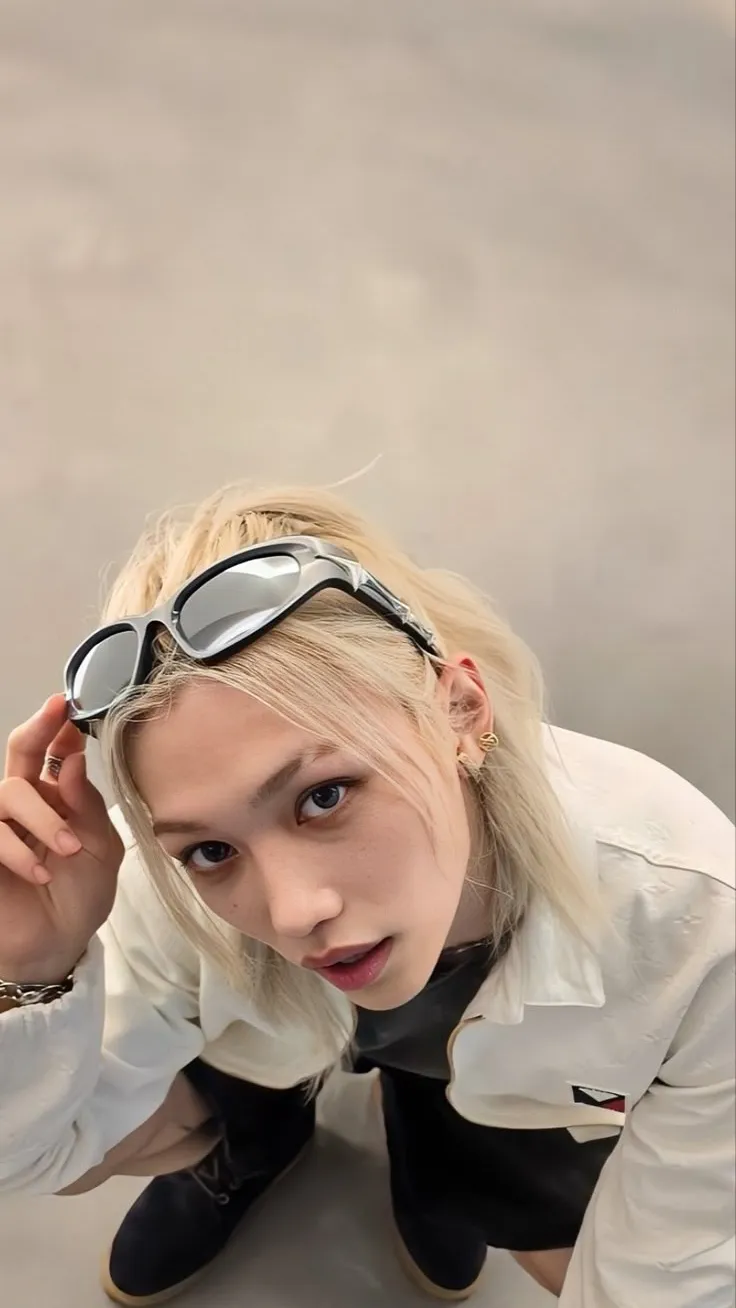 ai character: Lee Felix <3 background