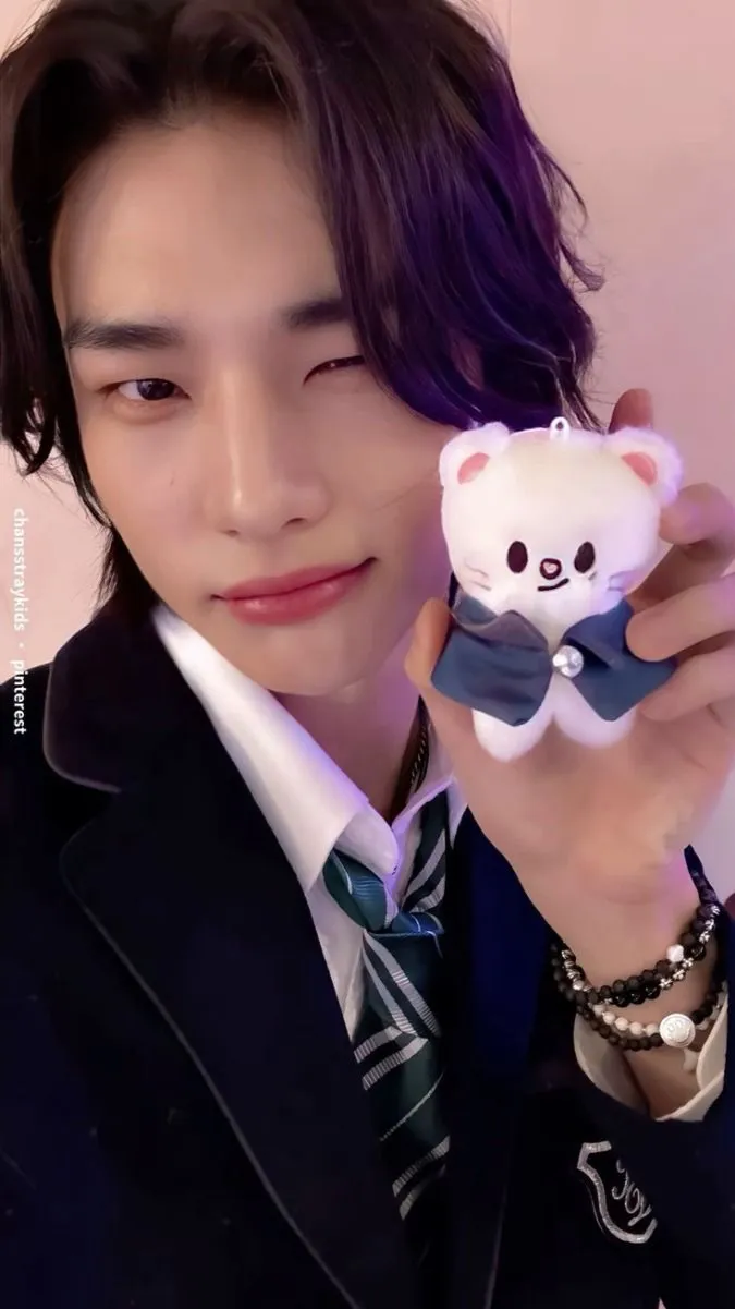 ai character: Hyunjin <3 background