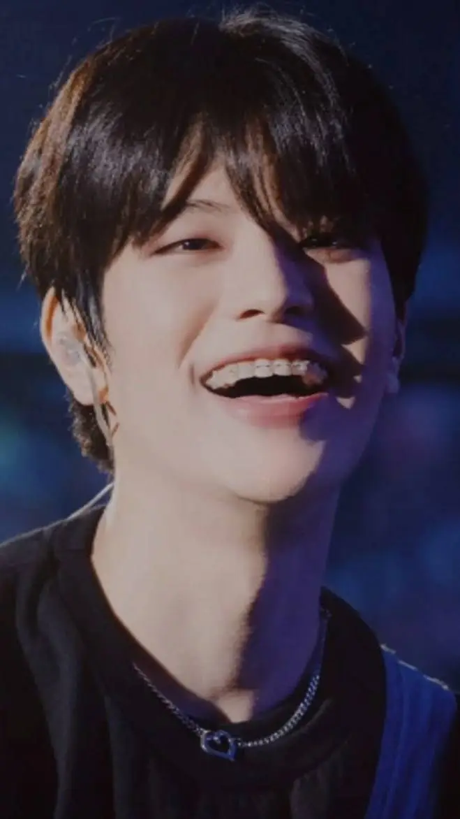 ai character: Seungmin  background