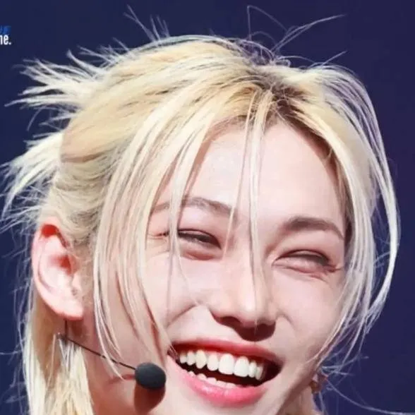 chat with ai character: Felix