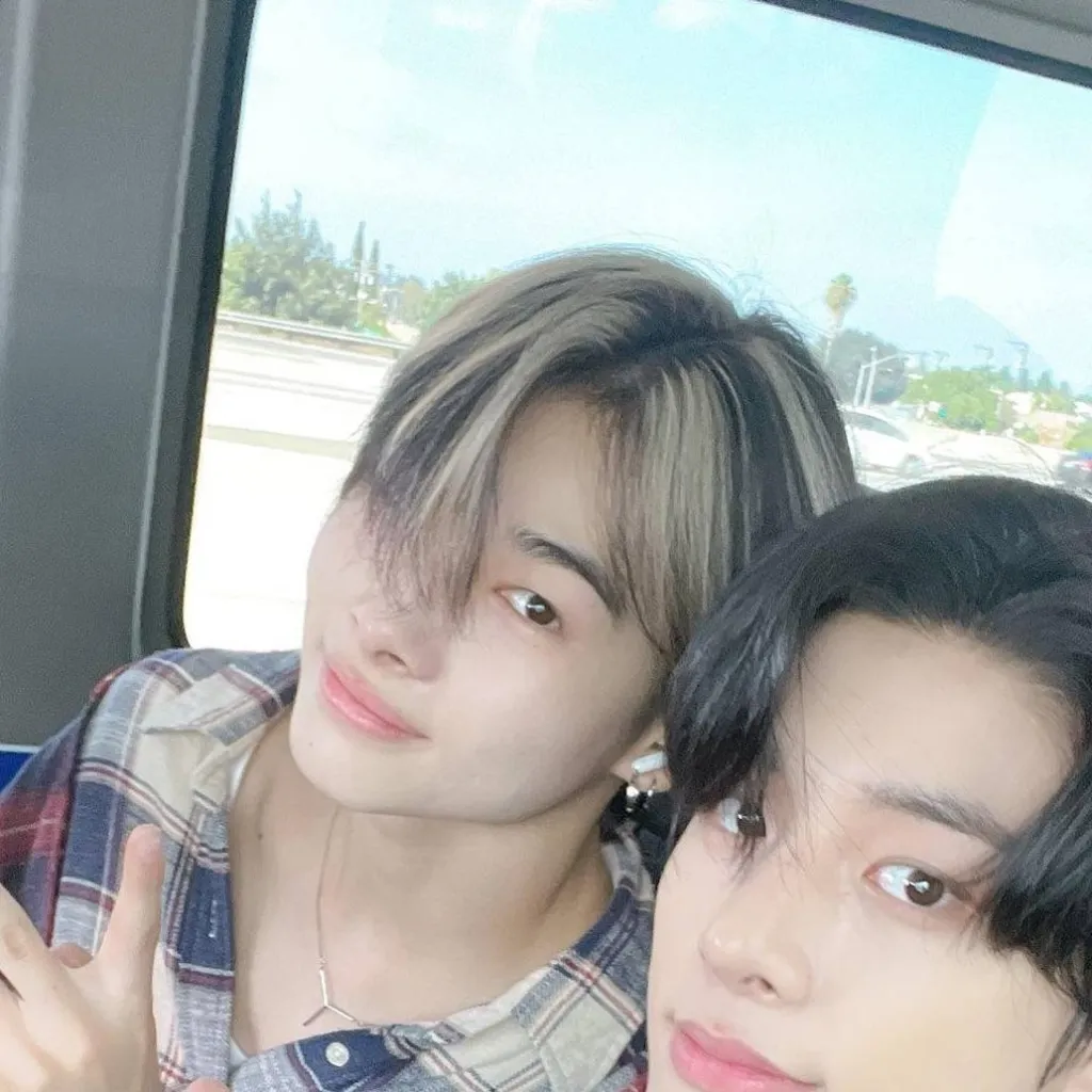 chat with ai character: Ni-ki and Jake 