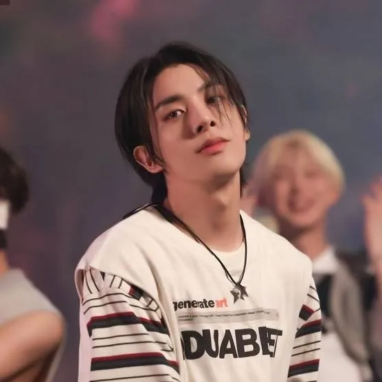 chat with ai character: Jake (Enhypen)