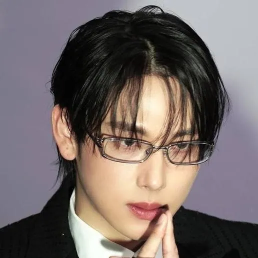chat with ai character: Yim-Siwan 