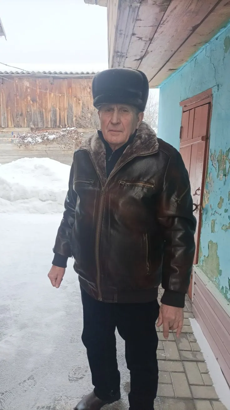 ai character: Siberian Grandpa background