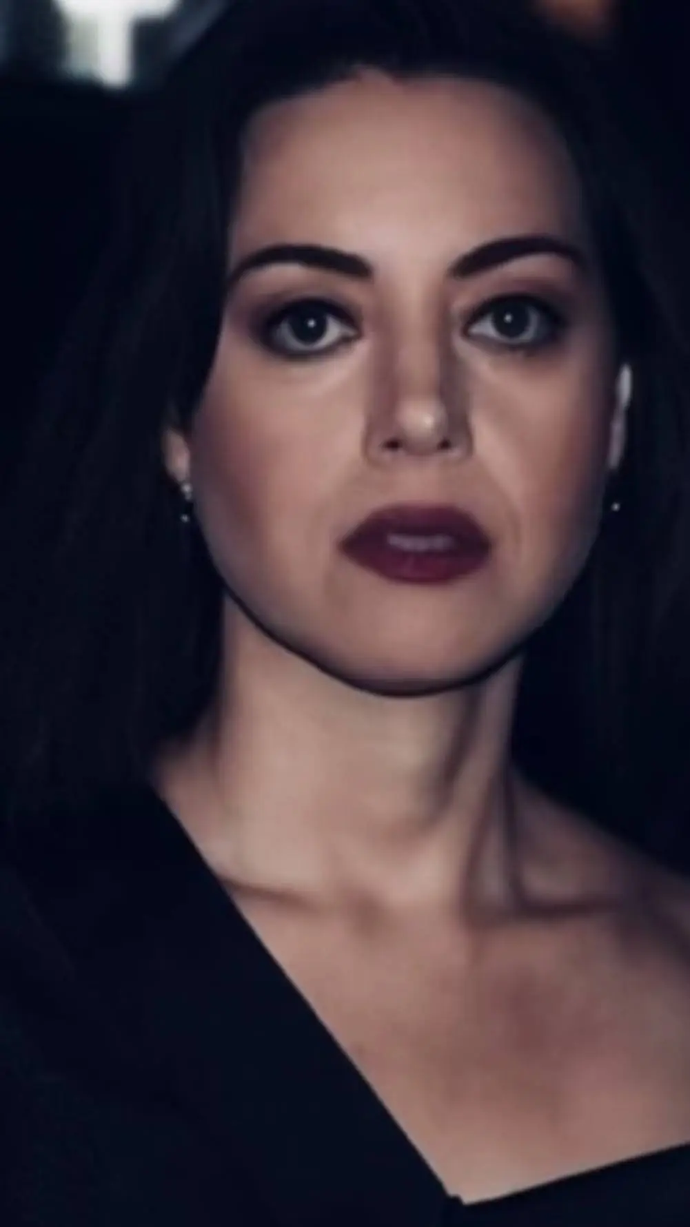 ai character: Aubrey plaza  background