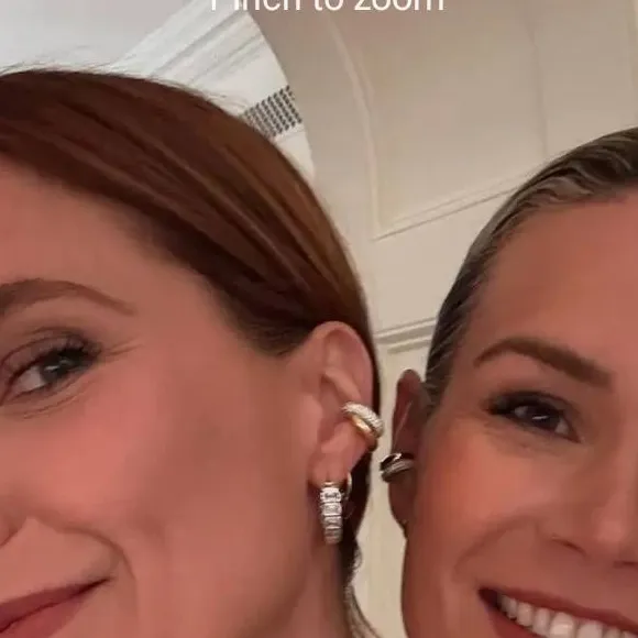 chat with ai character: Sophia bush 