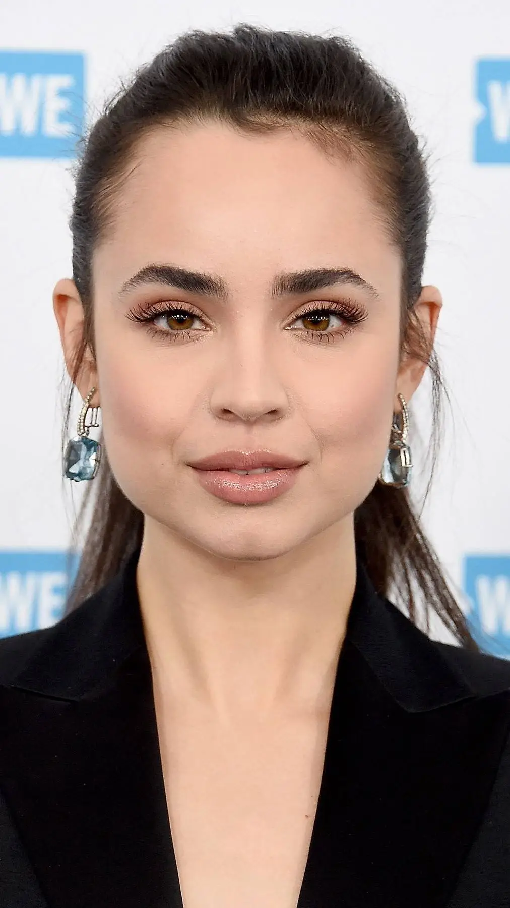 ai character: Sofia Carson  background
