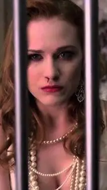 ai character: sophie Anne  background