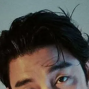 chat with ai character: 💐gong yoo✨