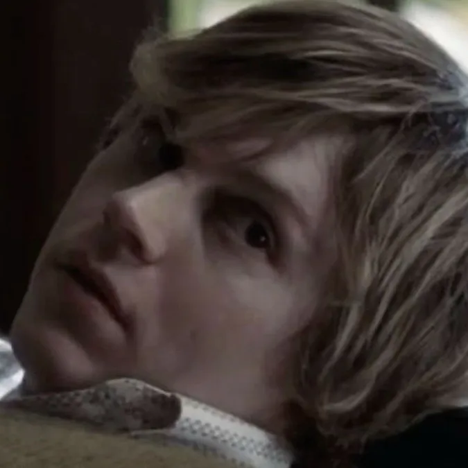 chat with ai character: Tate Langdon 