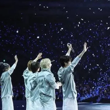 chat with ai character: TXT concert 