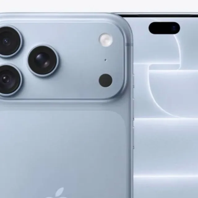 chat with ai character: iPhone 18 Pro Max