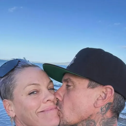 chat with ai character: Alecia and Carey 